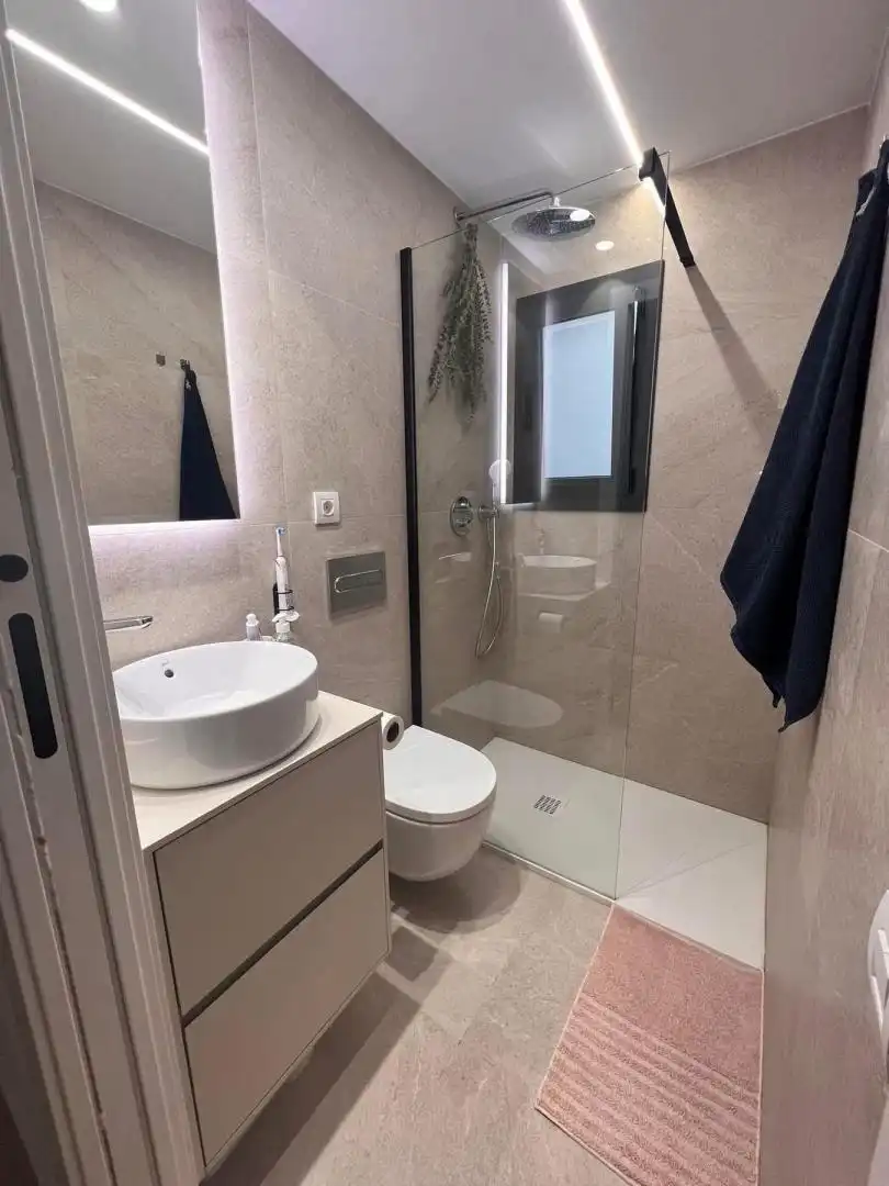 Zimmer in Carrer de Santa Albina, 48, La Teixonera Badezimmer von Wohnung zur untervermieten in Barcelona mit Klimaanlage, Heizung und Parkett