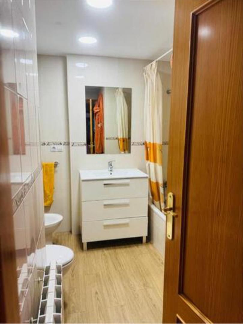 Bany de Pis de lloguer en Mora de Rubielos amb Calefacció, Terrassa i Traster