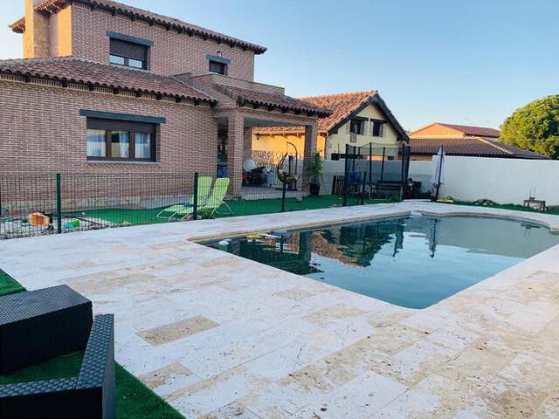 Swimming pool of Single-family semi-detached for sale in Pelayos de la Presa  with Terrace and Swimming Pool