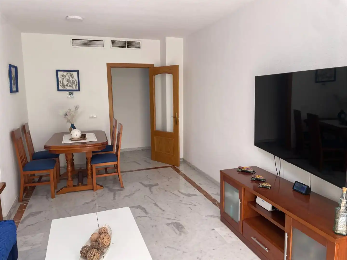 Flat for sale in Calle del Jalón, 28, Martín Carpena - Torre del Río Living room of Flat for sale in Málaga Capital with Air Conditioner, Terrace and Swimming Pool