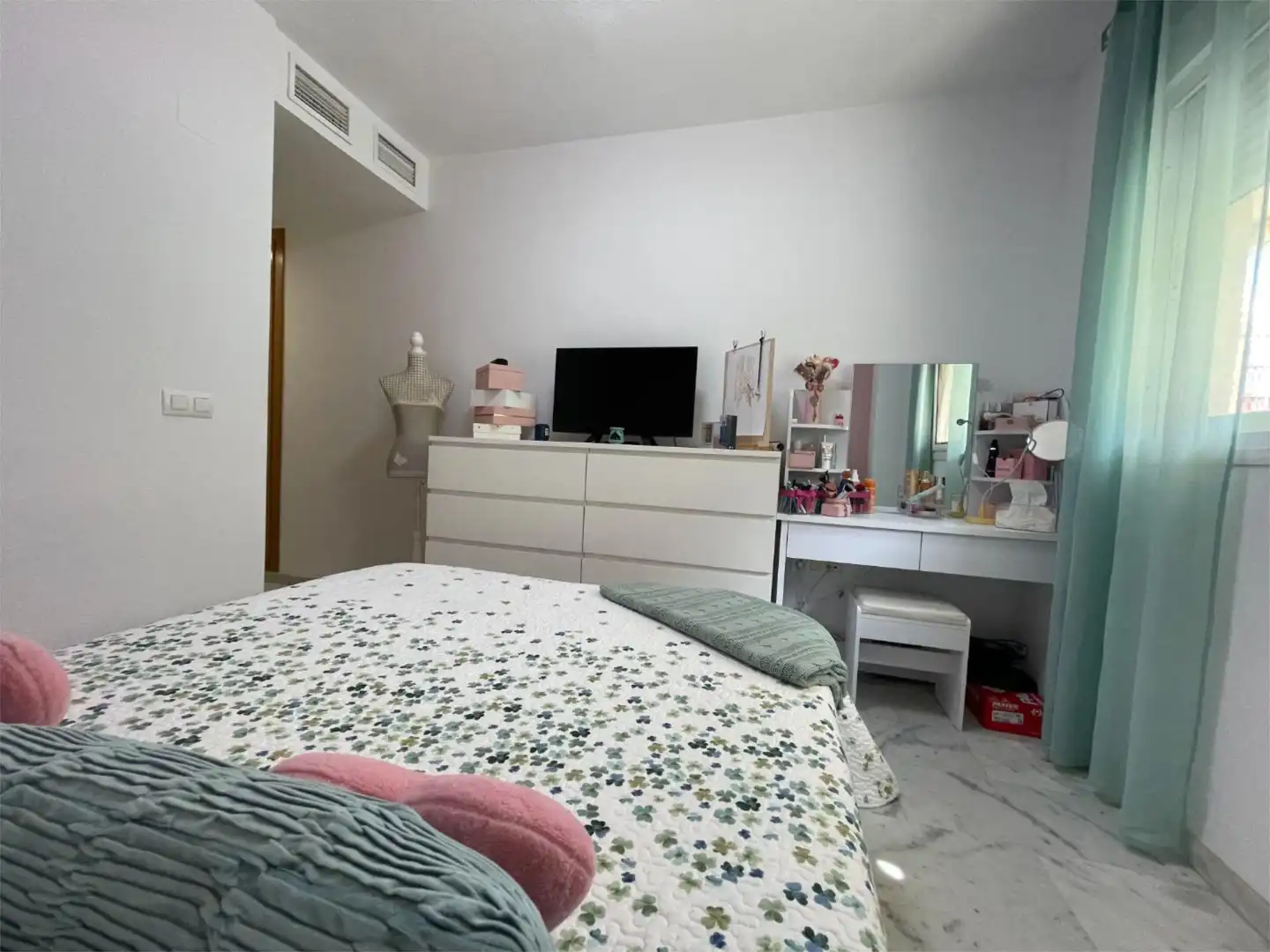 Flat for sale in Calle del Jalón, 28, Martín Carpena - Torre del Río Bedroom of Flat for sale in Málaga Capital with Air Conditioner, Terrace and Swimming Pool