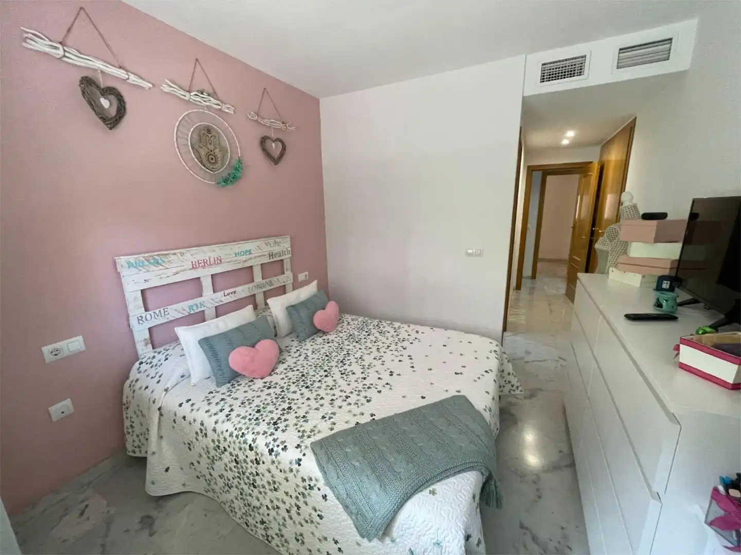 Flat for sale in Calle del Jalón, 28, Martín Carpena - Torre del Río Bedroom of Flat for sale in Málaga Capital with Air Conditioner, Terrace and Swimming Pool
