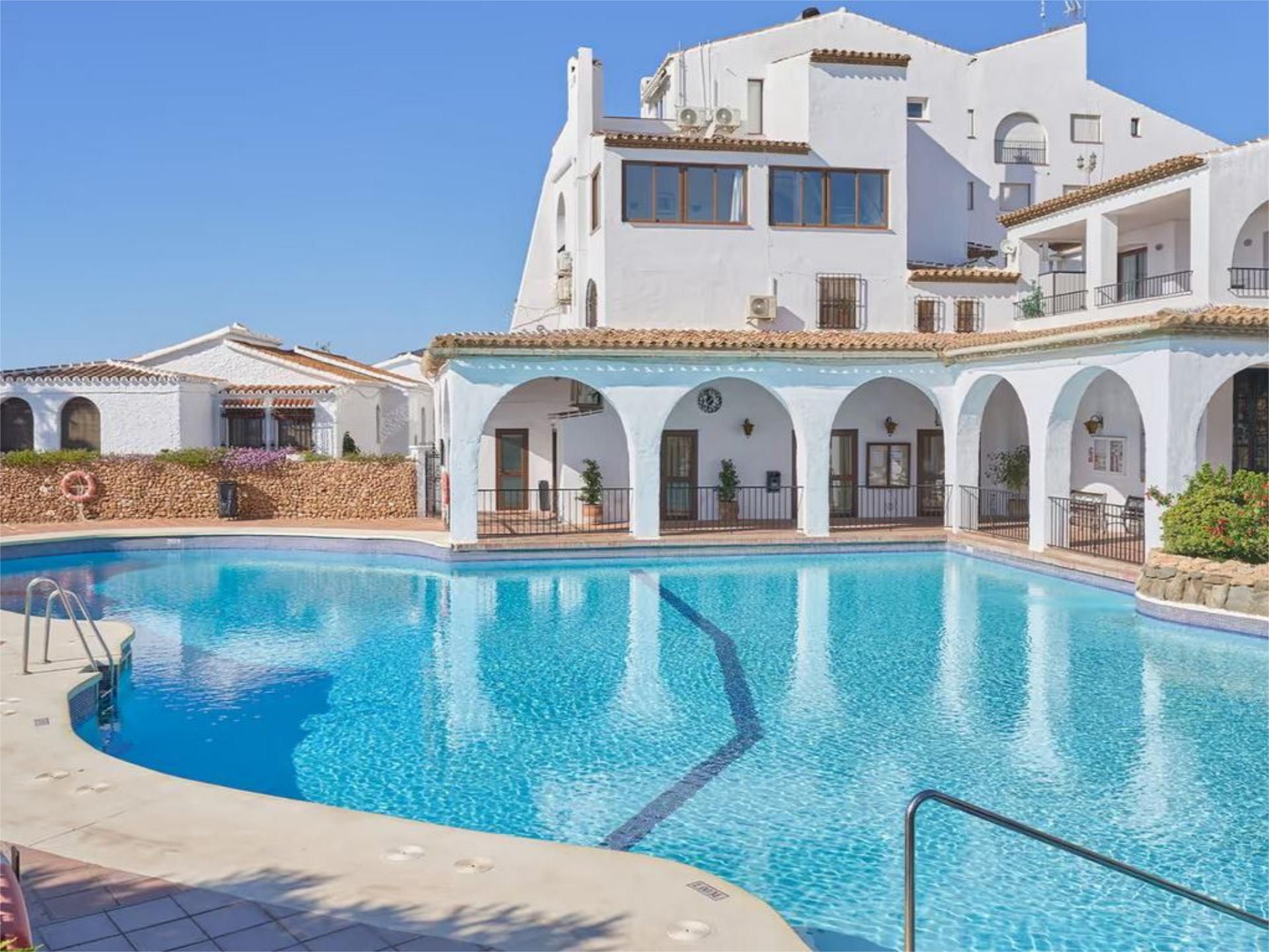 Piscina de Finca rústica de alquiler en Nerja con Aire acondicionado, Calefacción y Jardín privado