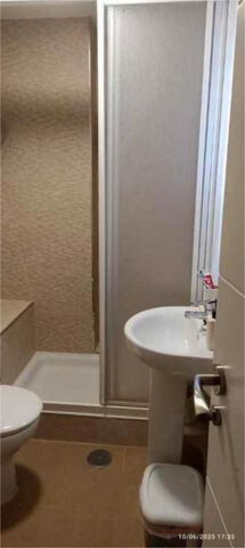 Baño de Apartamento en venta en Benidorm con Terraza y Piscina