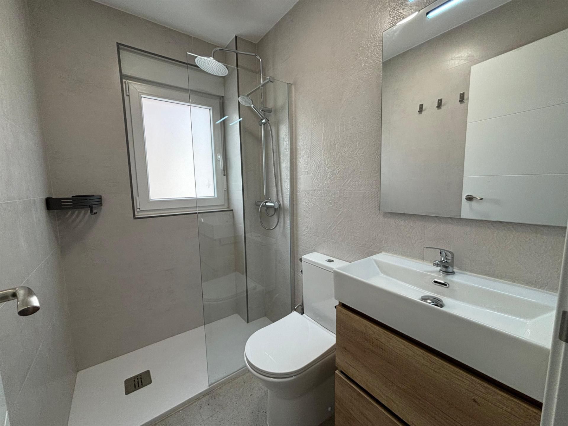 Baño de Piso de alquiler en  Albacete Capital con Balcón