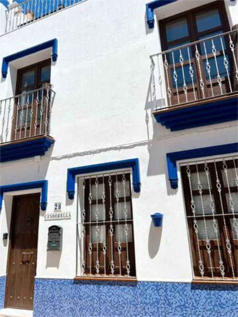 Vista exterior de Casa o xalet de lloguer en Marbella amb Calefacció, Terrassa i Piscina