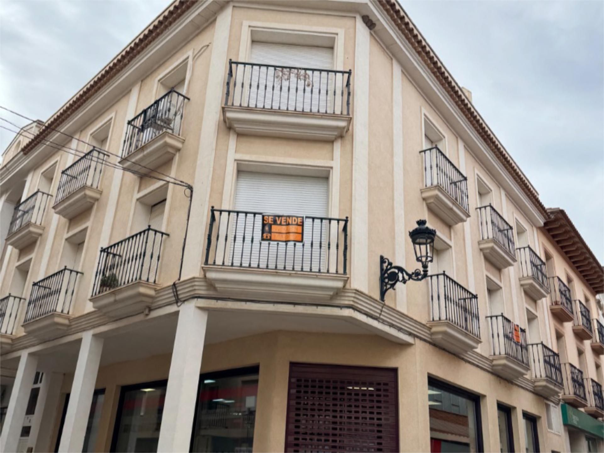 Vista exterior de Pis en venda en San Clemente amb Terrassa i Balcó