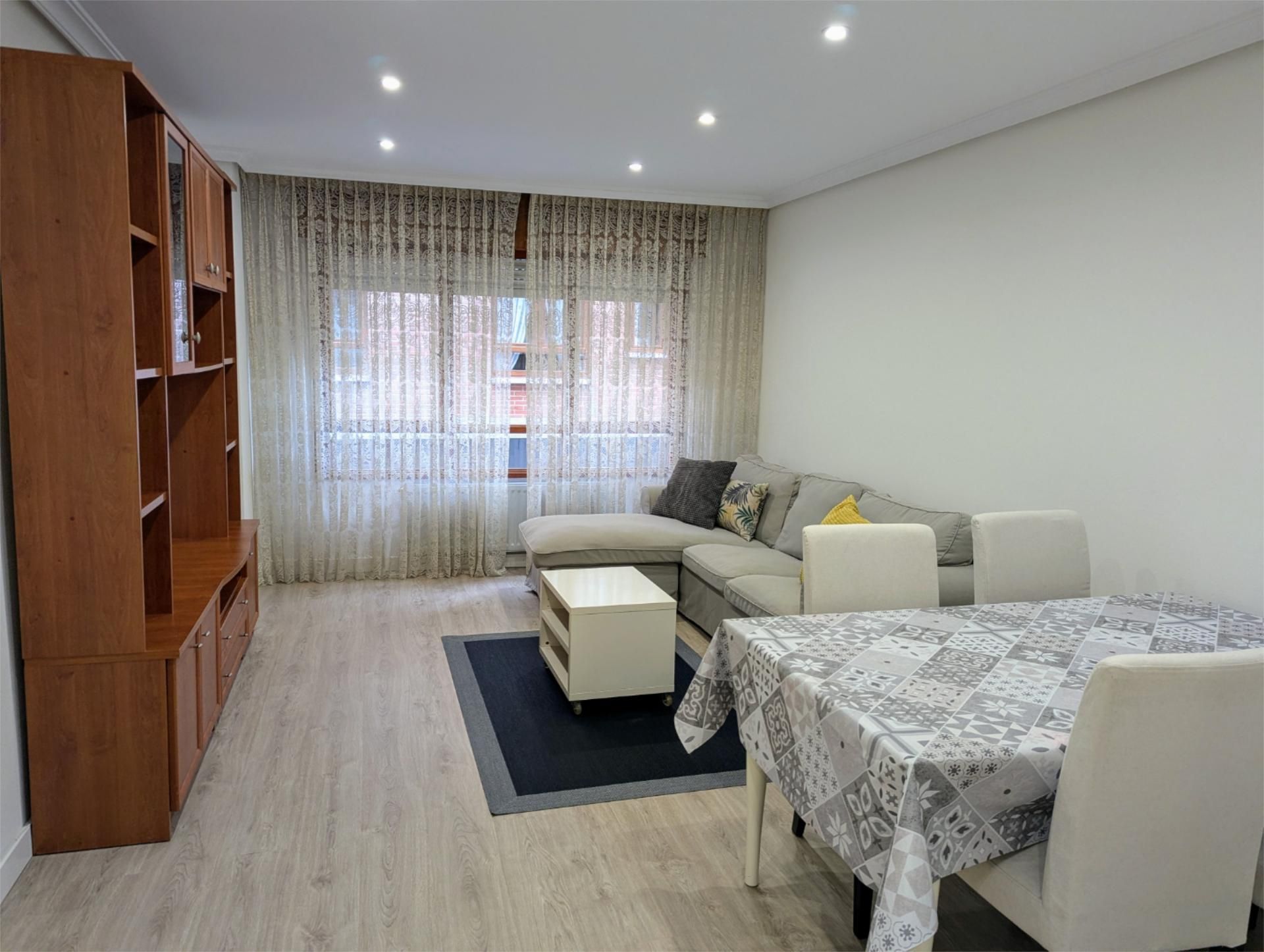 Sala de estar de Piso de alquiler en Grado con Calefacción, Terraza y Trastero