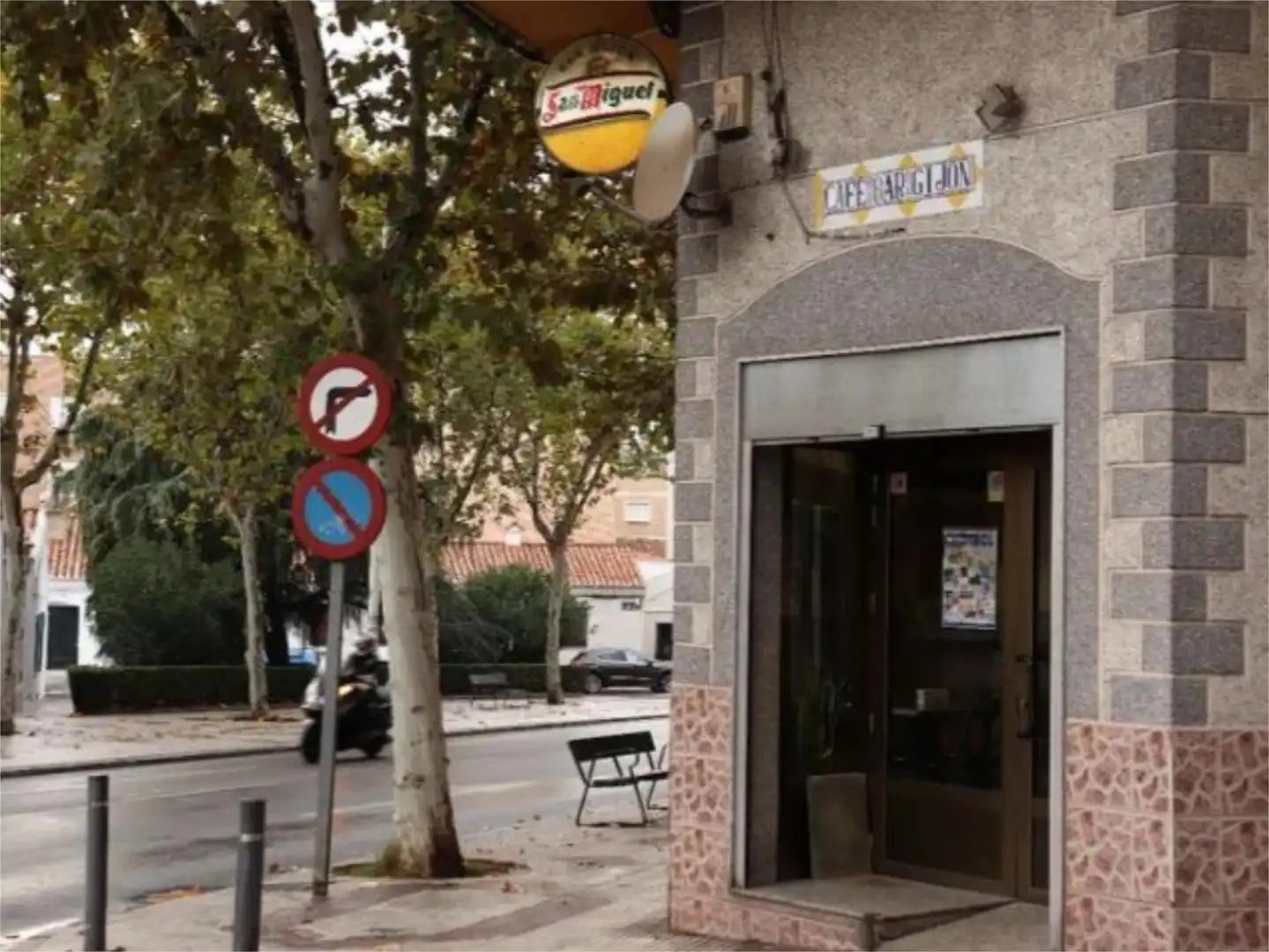 Vista exterior de Local de alquiler en Puertollano con Aire acondicionado