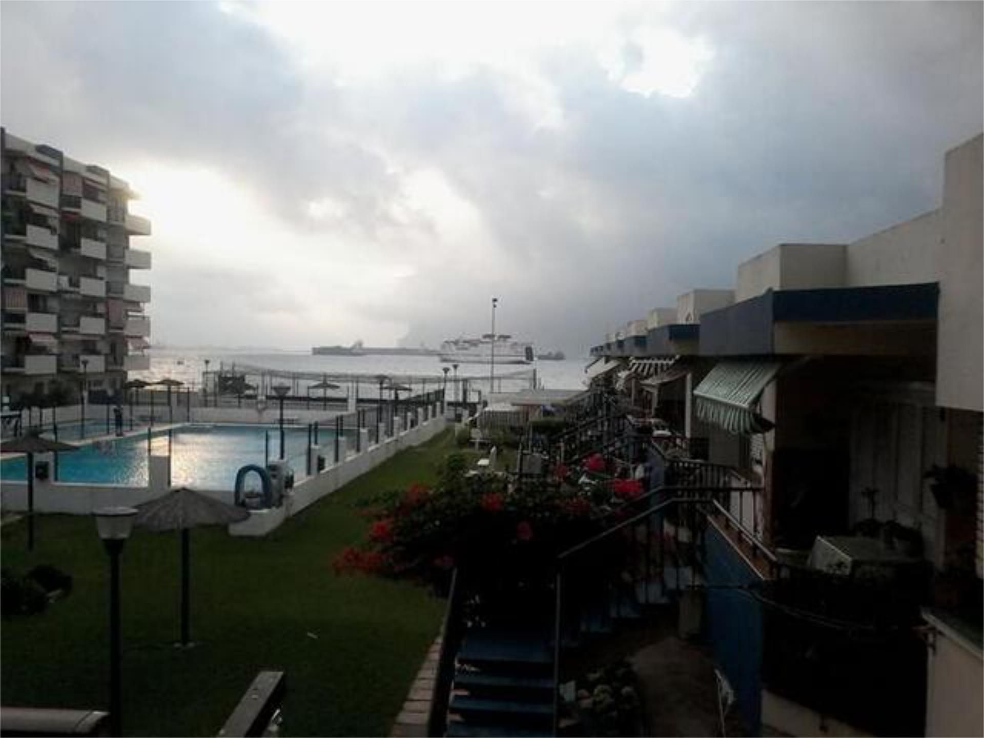 Piscina de Apartament de lloguer en Algeciras amb Calefacció, Jardí privat i Terrassa