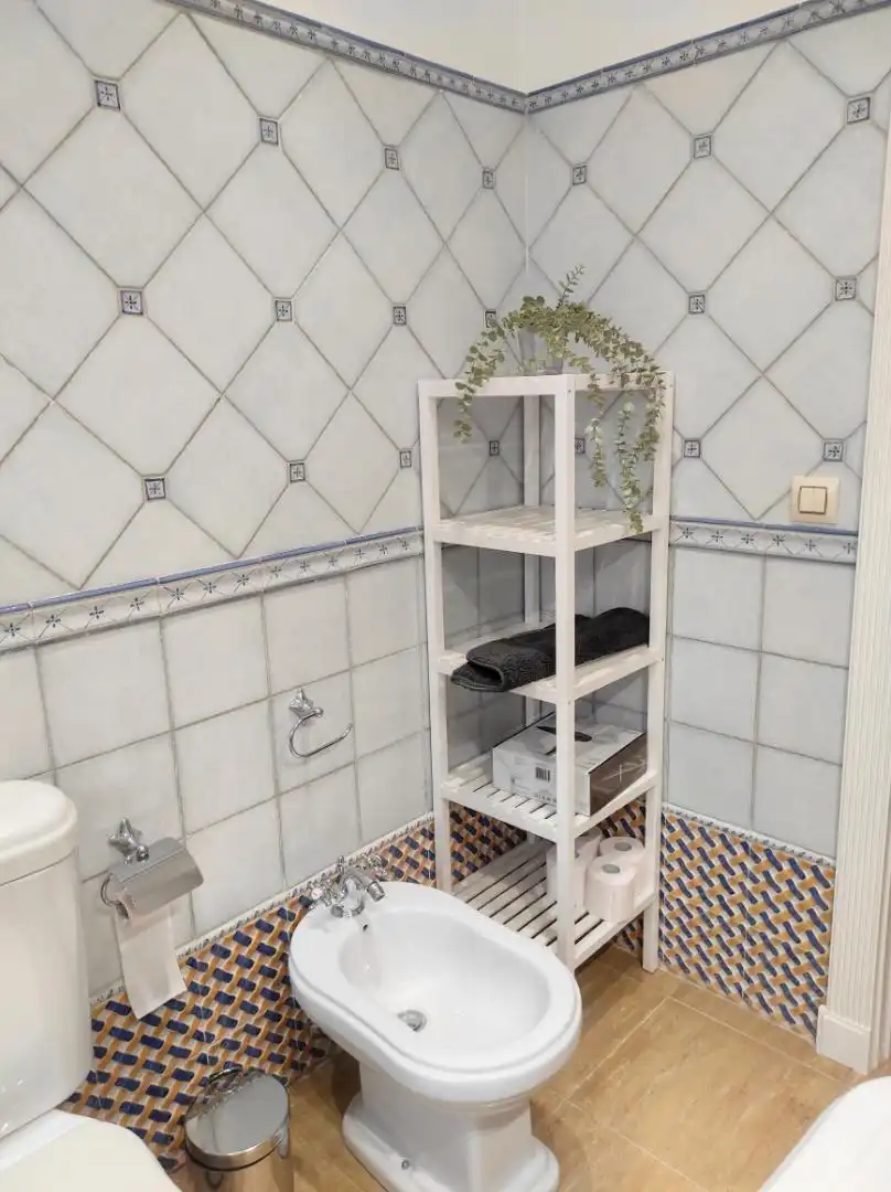 Apartamento de alquiler en Calle Hermana Amparo, 1, Ayamonte ciudad Baño de Apartamento de alquiler en Ayamonte con Aire acondicionado, Calefacción y Terraza