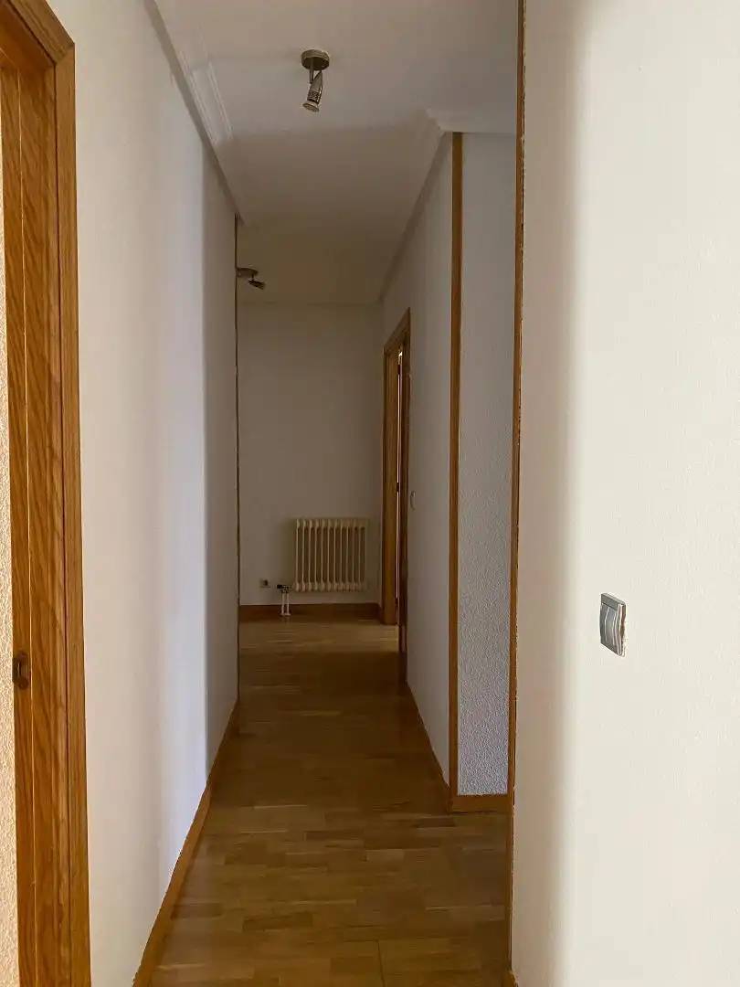 Wohnung zur Miete in Travesía Telares, 1, Murallas Wohnung zur Miete in Ávila mit Heizung, Parkett und Terrasse