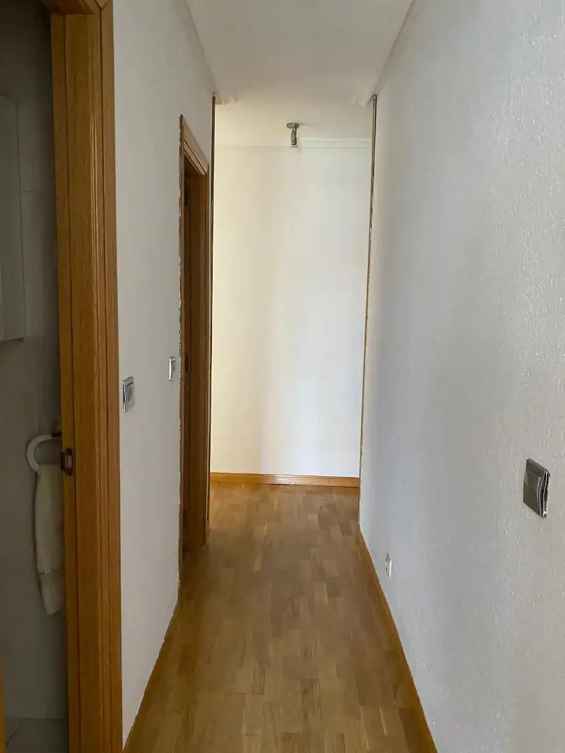 Wohnung zur Miete in Travesía Telares, 1, Murallas Wohnung zur Miete in Ávila mit Heizung, Parkett und Terrasse