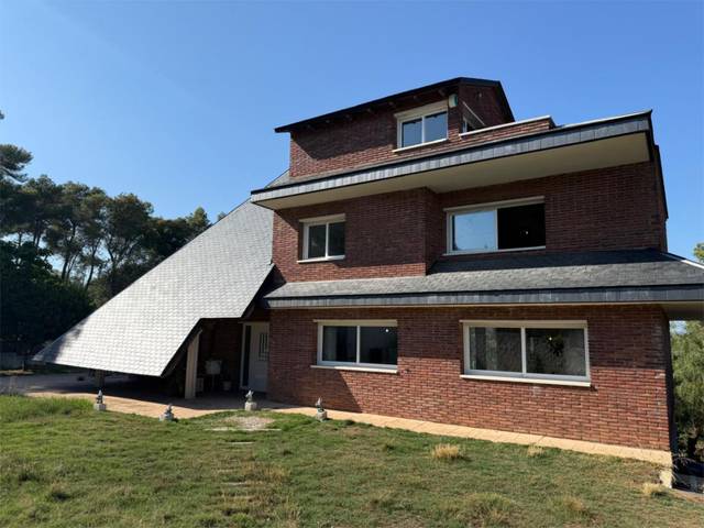 Casa-chalet en Venta en Carrer del Xaloc, 17A en Corbera de Llobregat