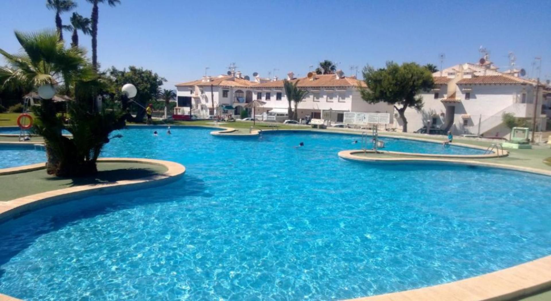 Swimming pool of Single-family semi-detached to rent in Torrevieja  with Air Conditioner, Private garden and Terrace