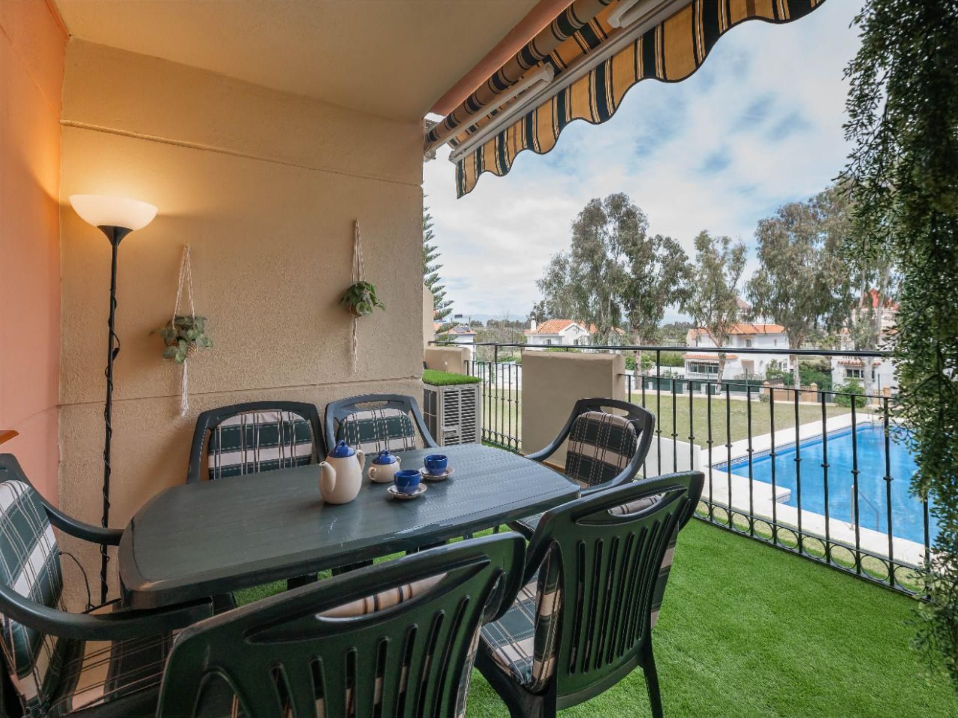 Terrassa de Pis de lloguer en Torremolinos amb Aire condicionat, Calefacció i Jardí privat
