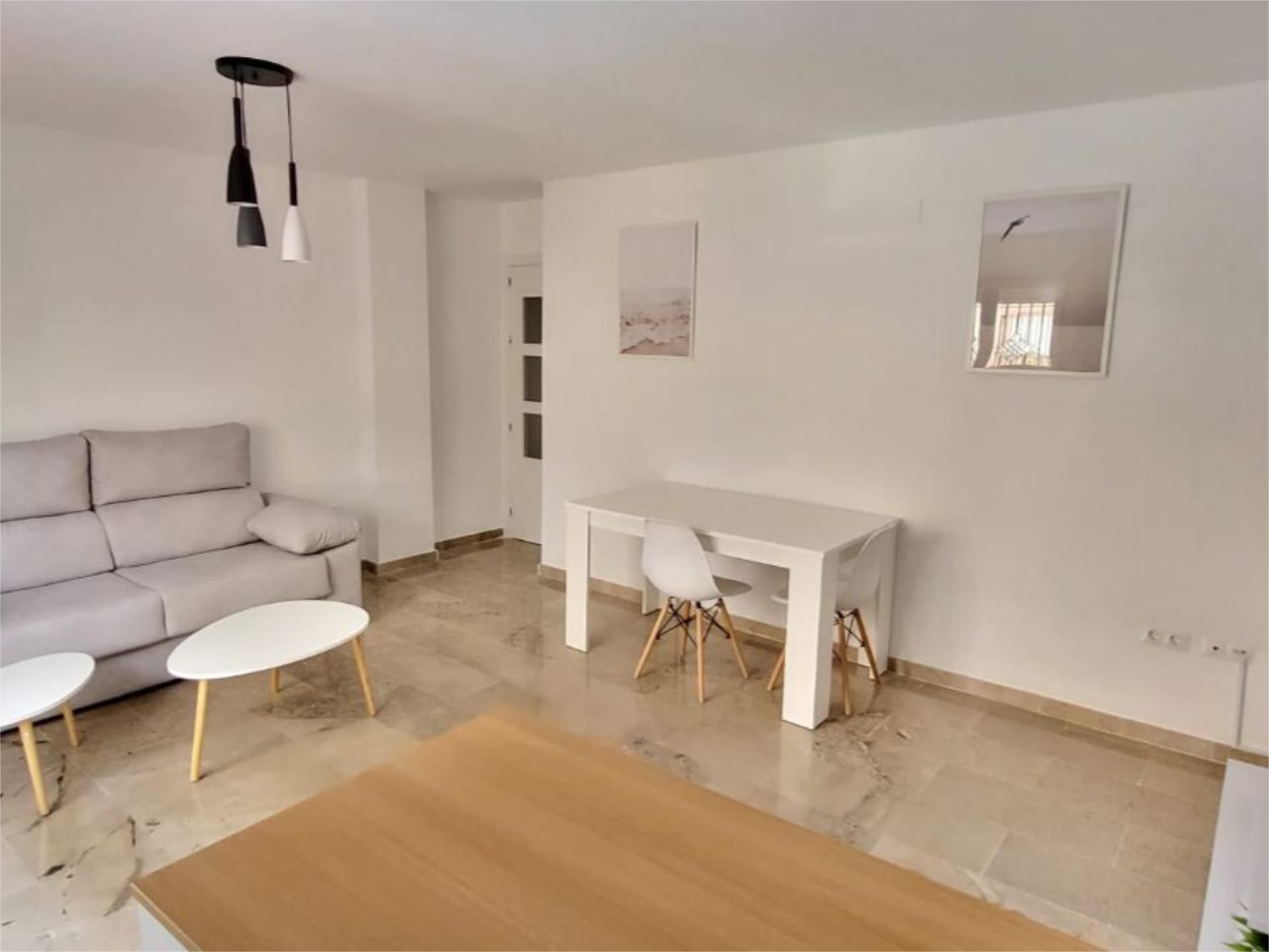 Sala d'estar de Pis de lloguer en Churriana de la Vega amb Aire condicionat
