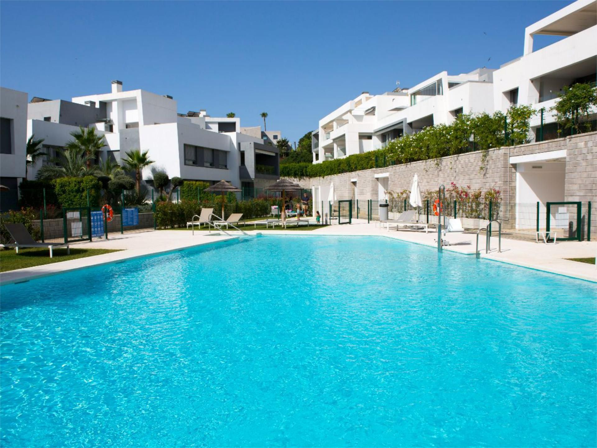 Swimming pool of Flat for sale in Estepona  with Air Conditioner, Terrace and Swimming Pool