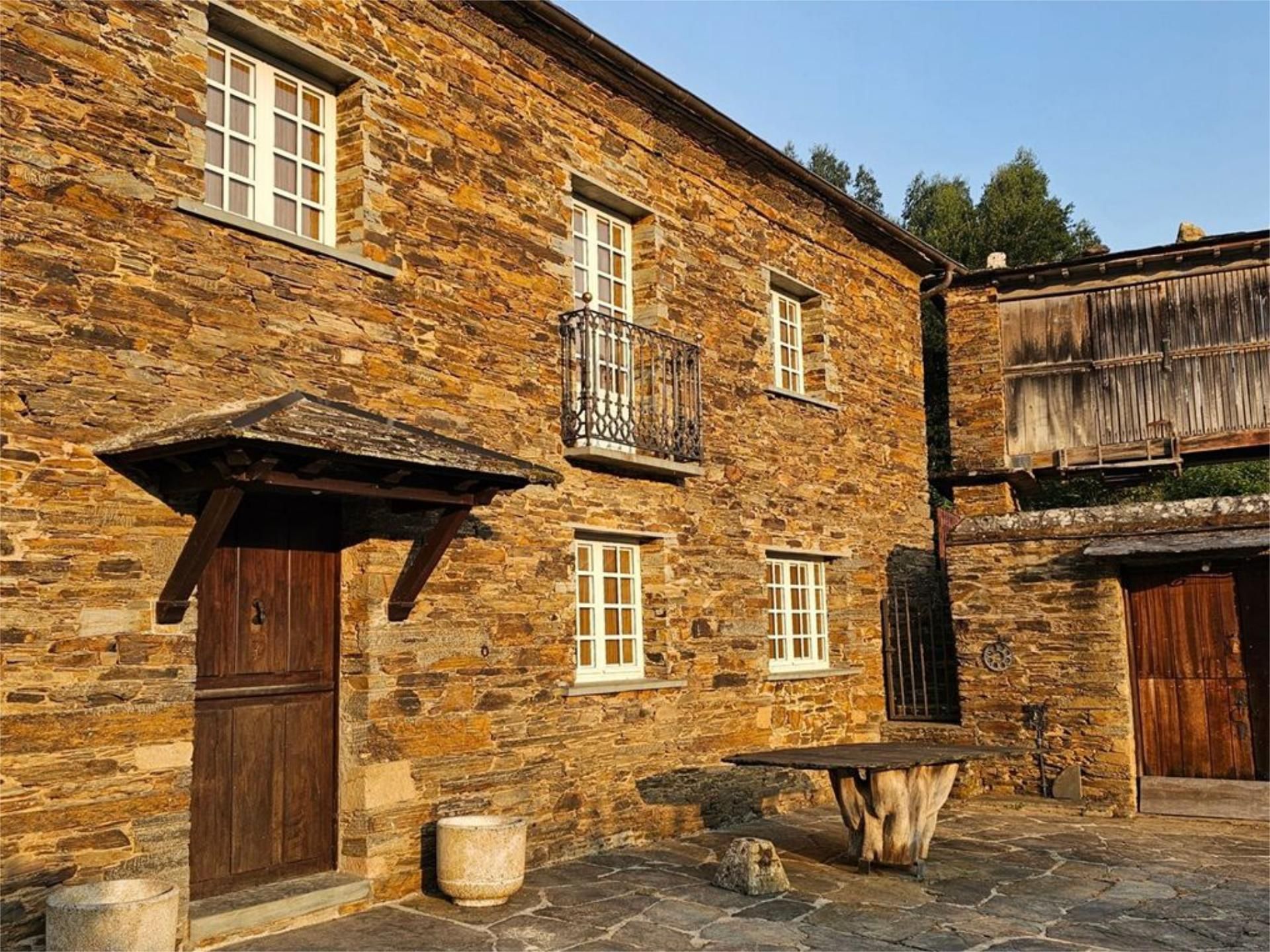 Vista exterior de Casa o xalet en venda en A Pontenova   amb Calefacció, Jardí privat i Parquet