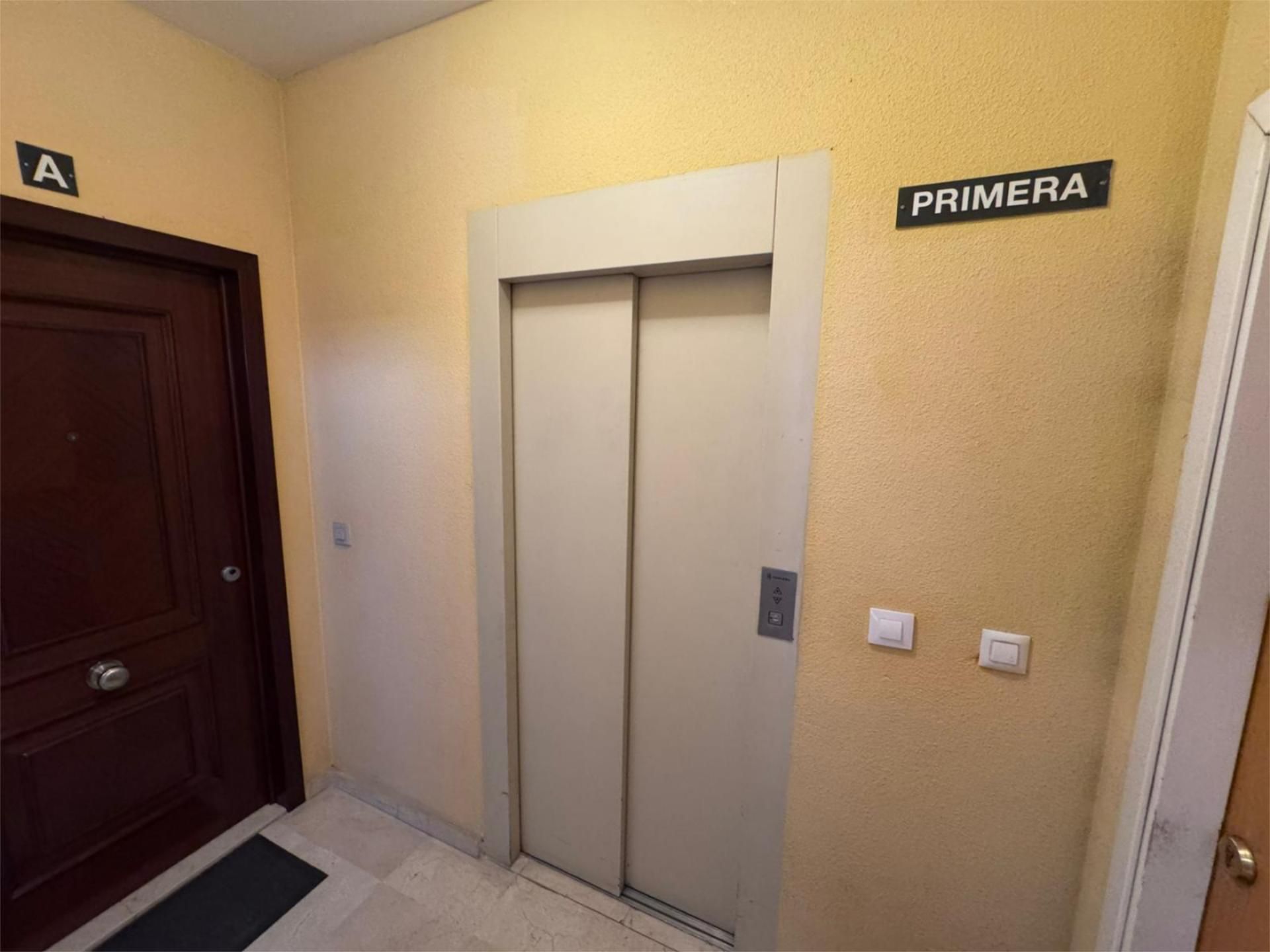 Flat to share in  Sevilla Capital  with Furnished, Washing machine and Microwave