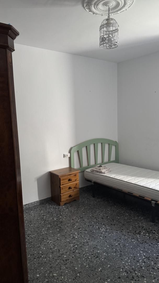 Dormitori de Pis per a compartir en Castalla amb Calefacció, Terrassa i Moblat
