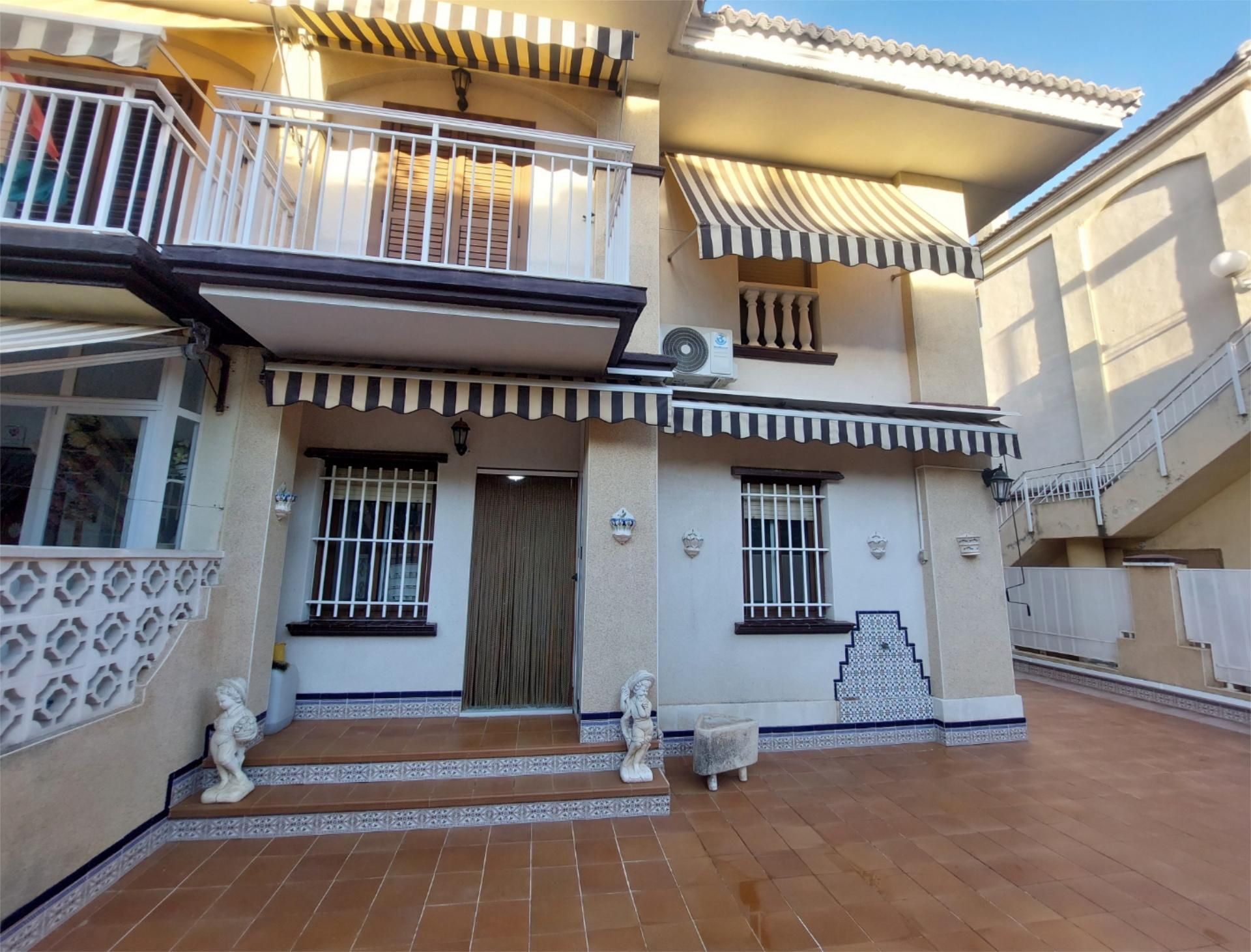 Vista exterior de Dúplex en venda en Santa Pola amb Calefacció, Terrassa i Traster