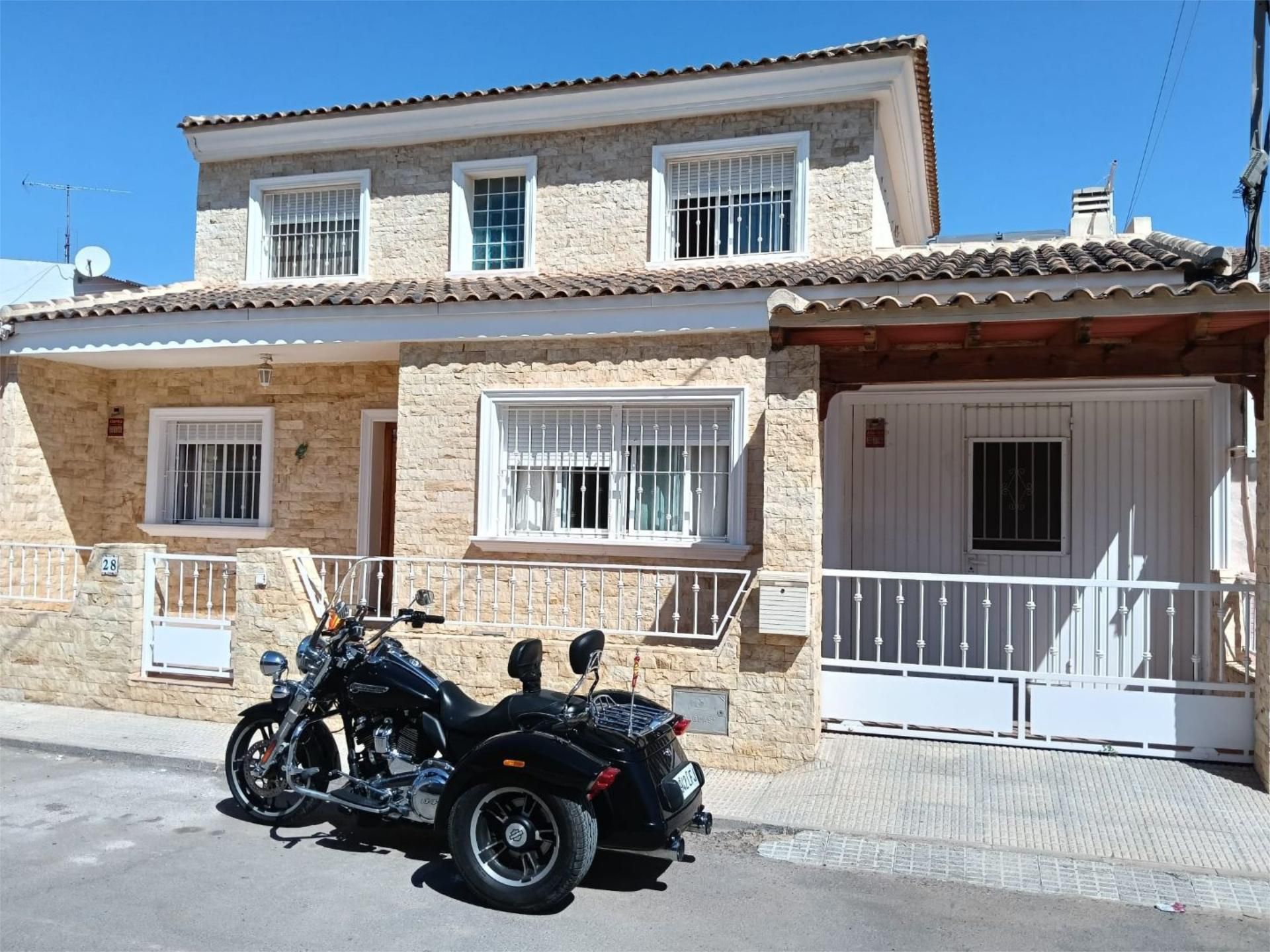 Vista exterior de Casa o xalet en venda en Cartagena amb Aire condicionat i Terrassa
