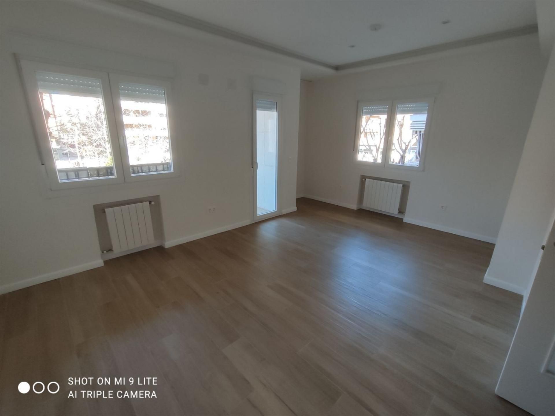Bedroom of Flat to rent in Badajoz Capital  with Air Conditioner, Heating and Parquet flooring