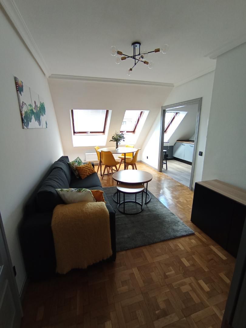 Sala de estar de Piso de alquiler en Oviedo  con Calefacción, Amueblado y Horno