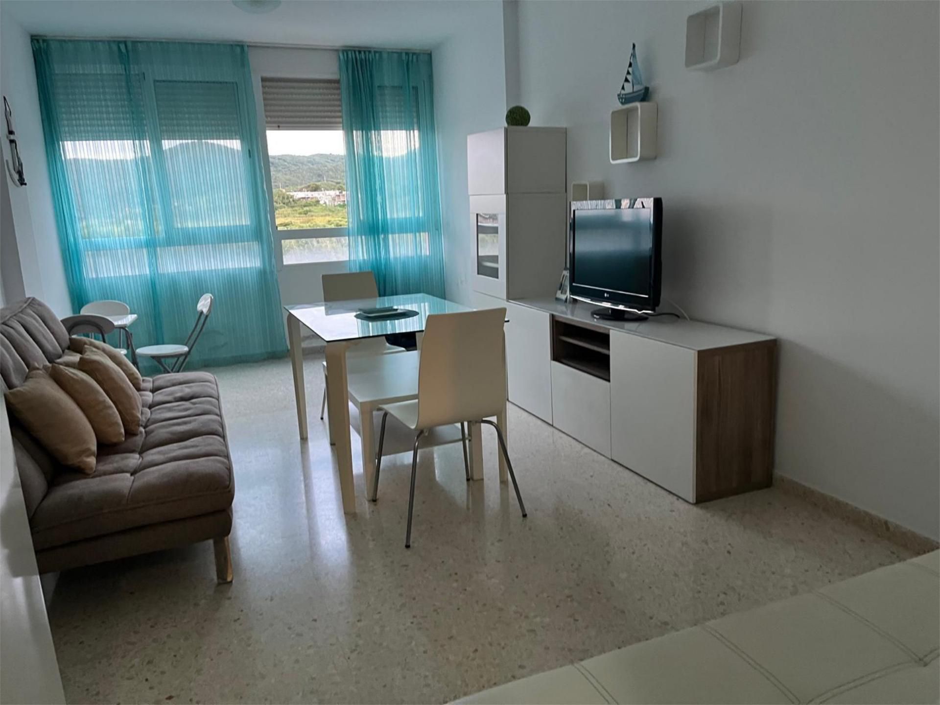 Sala d'estar de Apartament de lloguer en Algeciras amb Piscina, Moblat i Aparcament comunitari