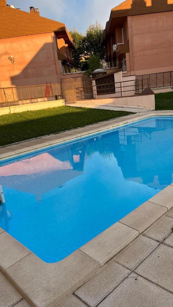 Piscina de Casa o xalet en venda en Salamanca Capital amb Terrassa i Balcó