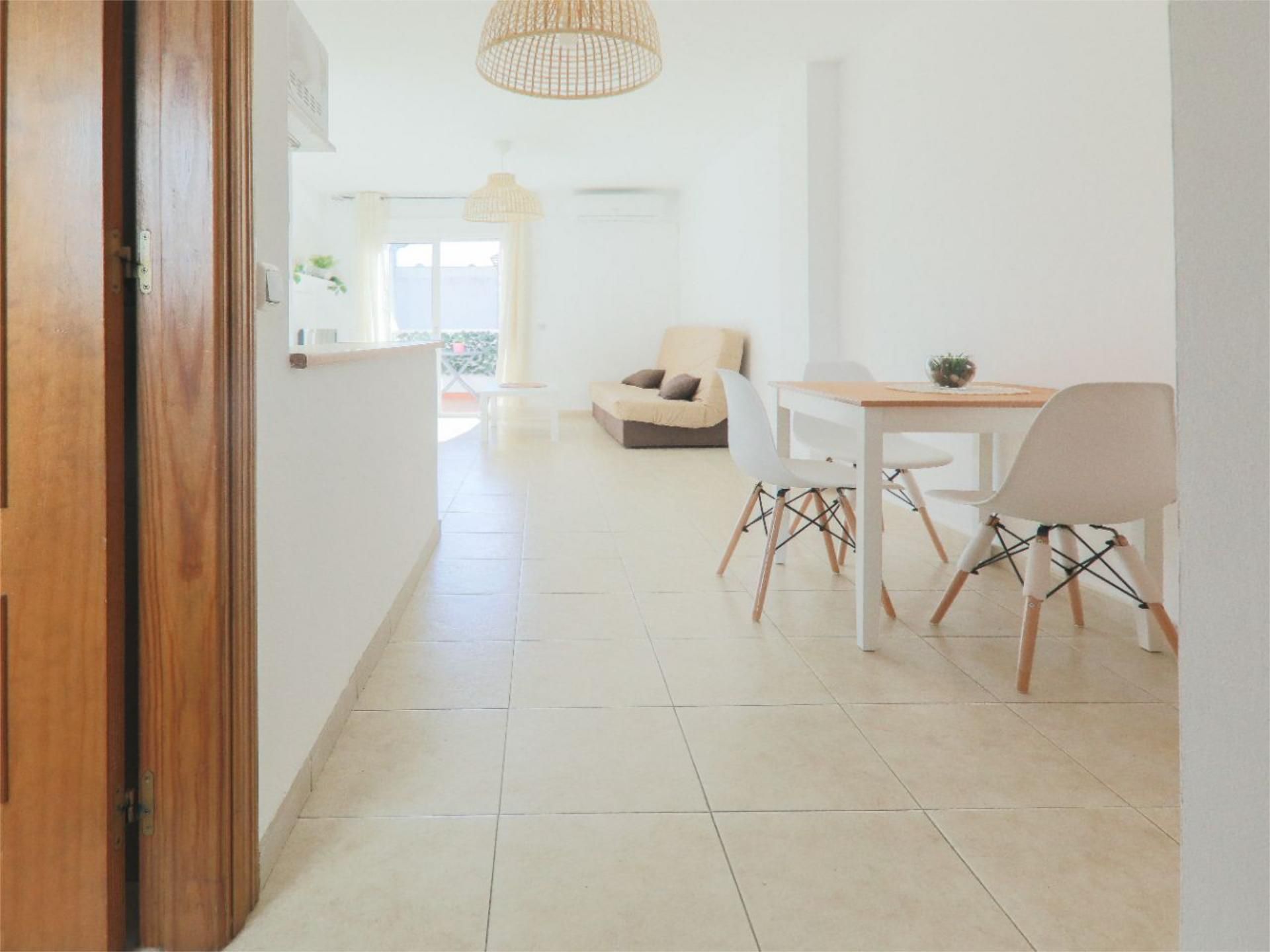 Sala d'estar de Àtic de lloguer en Mijas amb Aire condicionat, Terrassa i Balcó