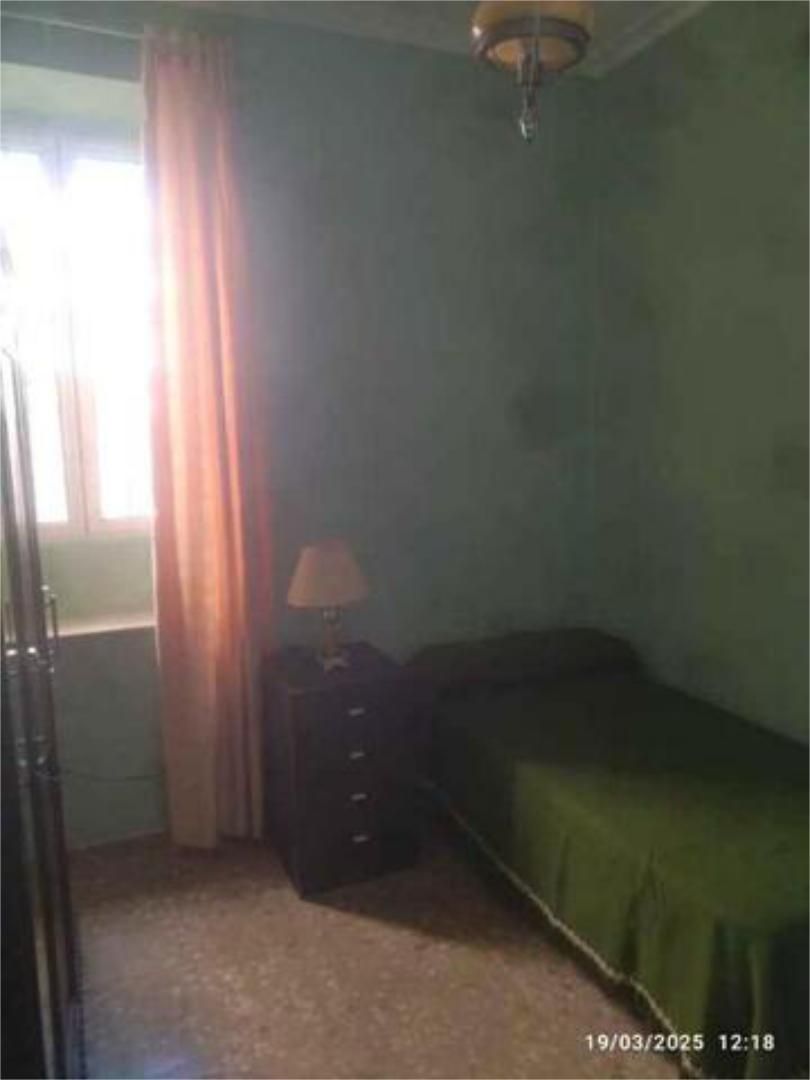 Habitación de Piso de alquiler en  Sevilla Capital con Amueblado