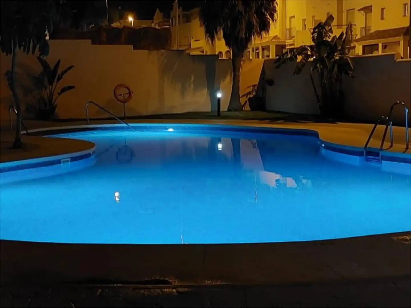 Schwimmbecken von Wohnung zur Miete in Tarifa mit Privatgarten, Terrasse und Schwimmbad