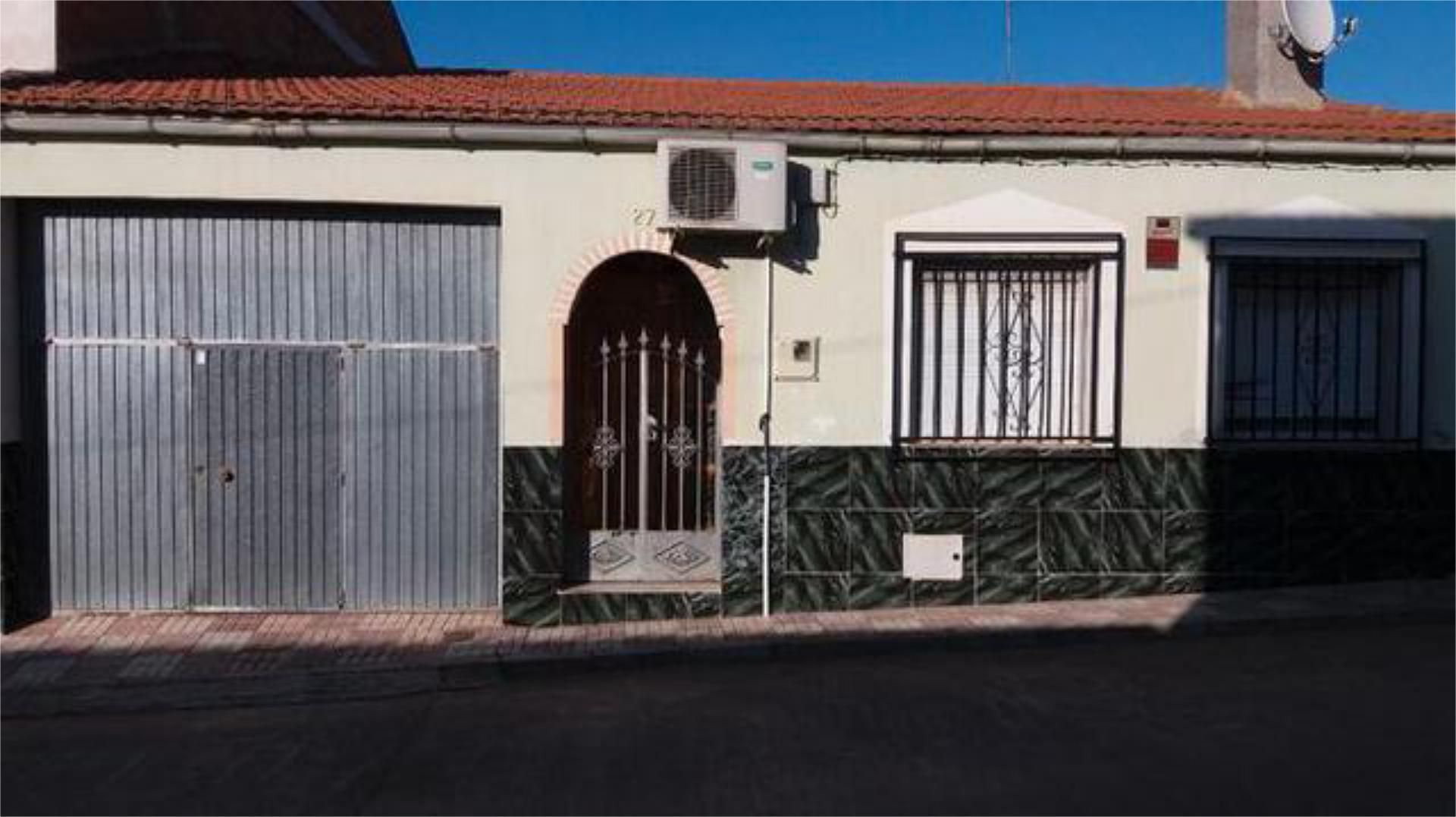 Vista exterior de Casa o xalet en venda en Arroyo del Ojanco amb Jardí privat