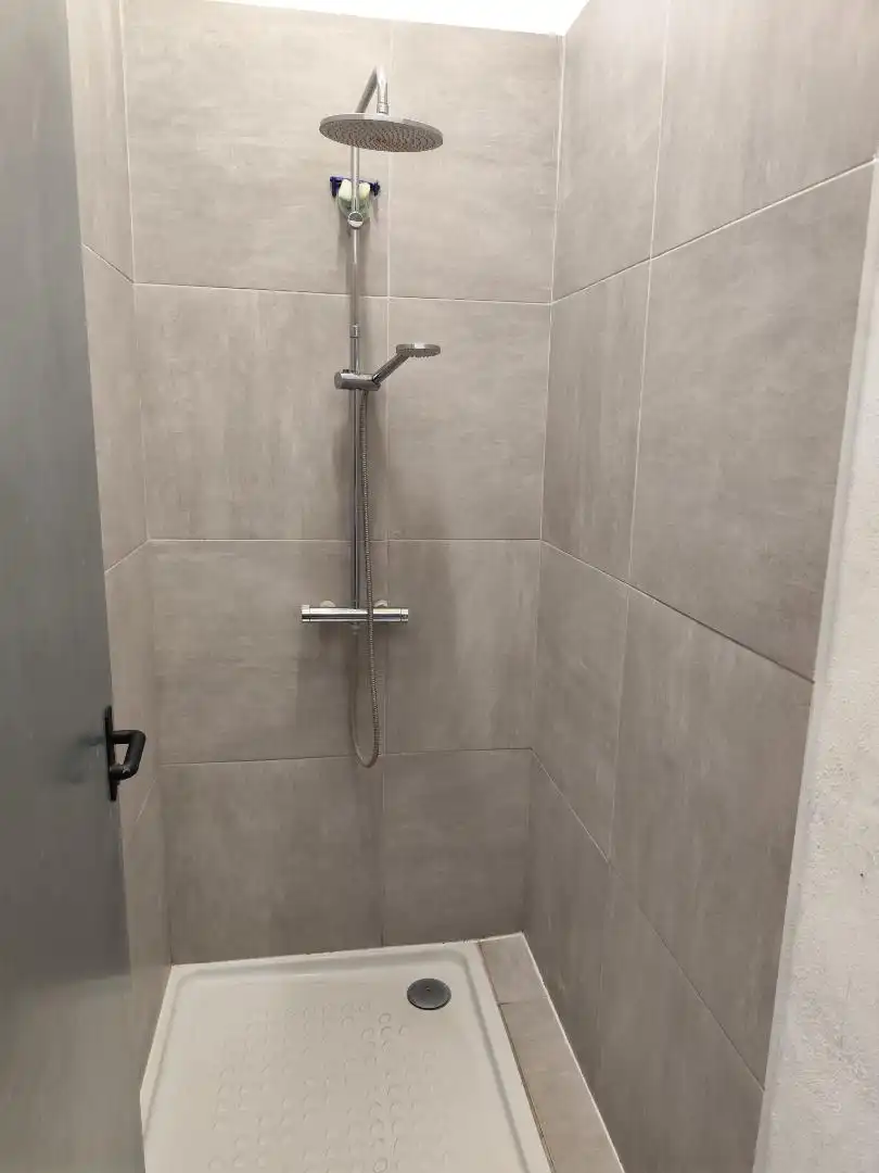 Room in Calle Grama, 8, La Camella Bathroom of Flat for share in Arona with Air Conditioner, Heating and Private garden