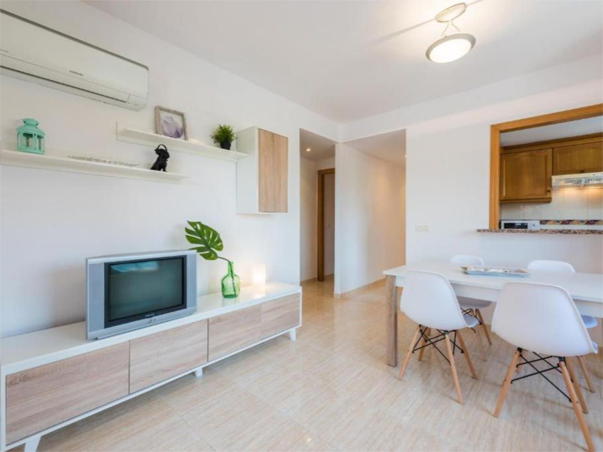 Sala d'estar de Pis de lloguer en Oropesa del Mar / Orpesa amb Aire condicionat, Jardí privat i Terrassa