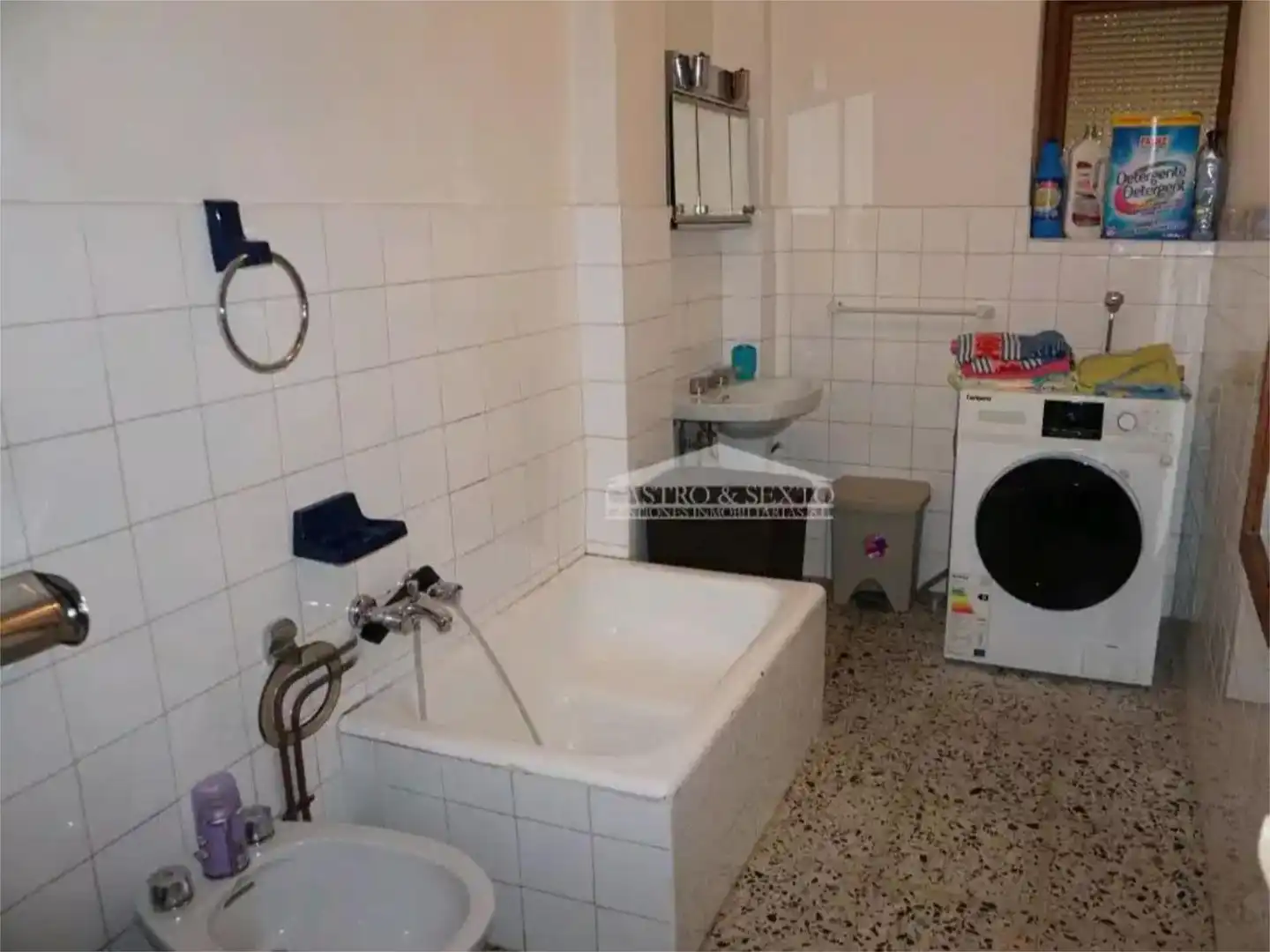 Bathroom of Detached homes for sale in Melide  with Heating, Storage room and Furnished