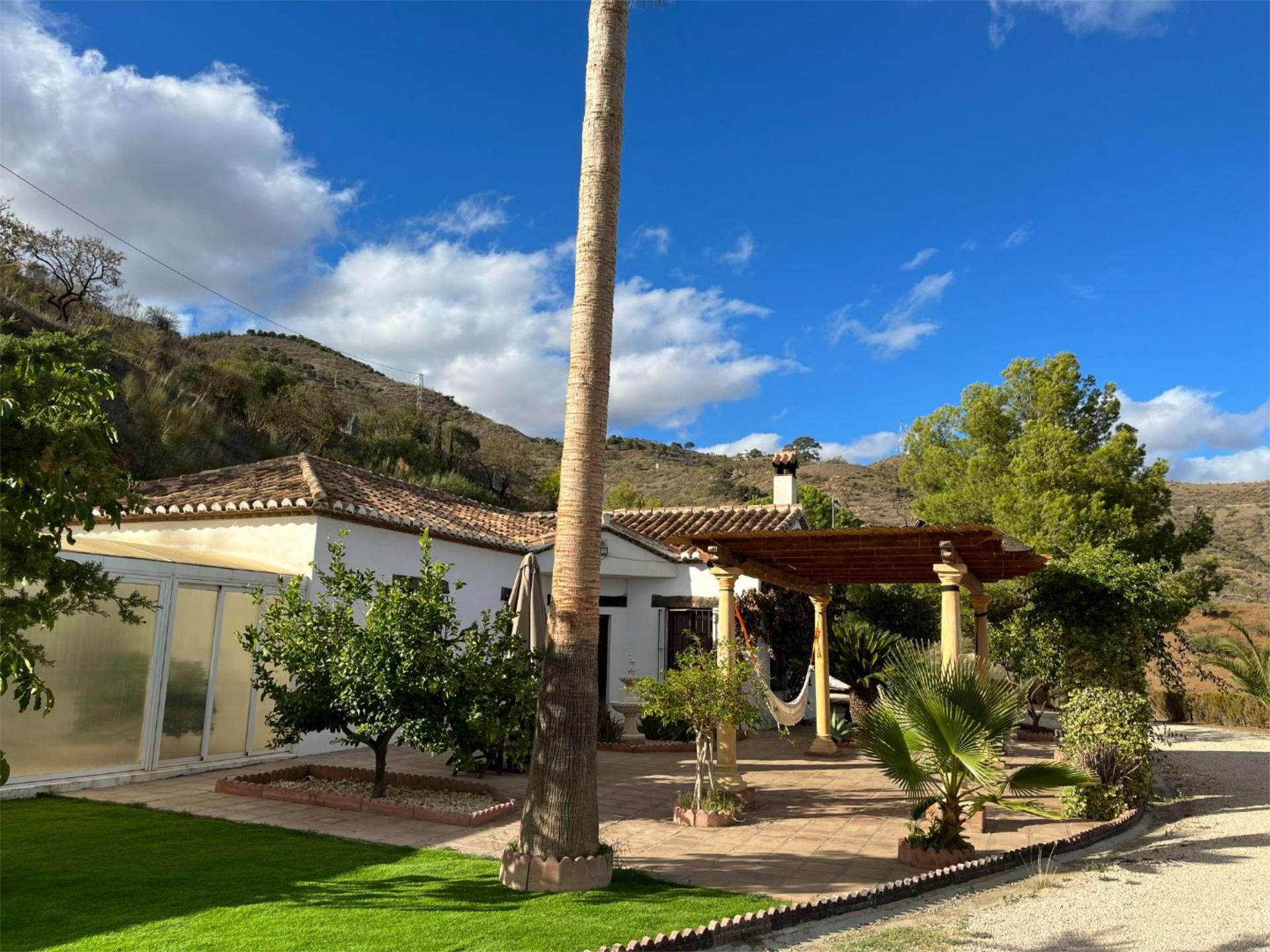 Vista exterior de Finca rústica en venda en Casabermeja amb Jardí privat, Terrassa i Traster