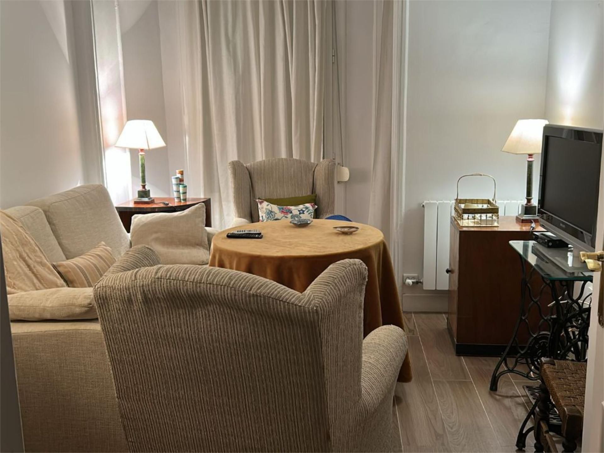 Living room of Flat to rent in  Granada Capital  with Balcony