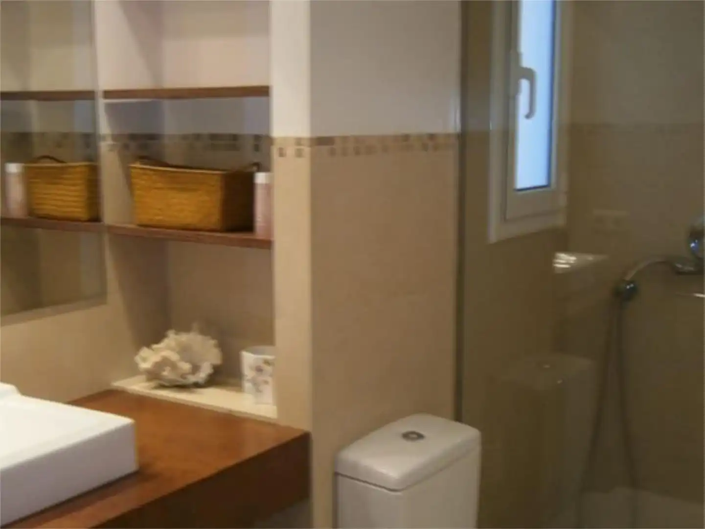 Apartments for sale in Passeig Marítim, 108, La Pineda Bathroom of Apartments for sale in Castelldefels with Air Conditioner, Terrace and Swimming Pool