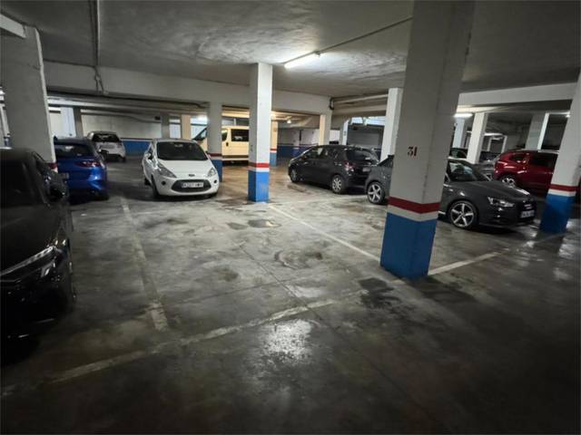 Garaje en Alquiler en Carrer de Josep Riquer Llobet, 8 en S'Eixample - Can Misses