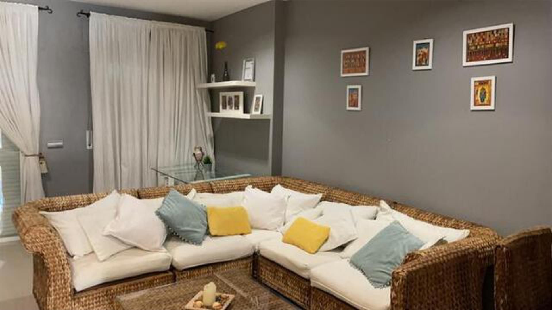 Single-family semi-detached to rent in Las Lomas
