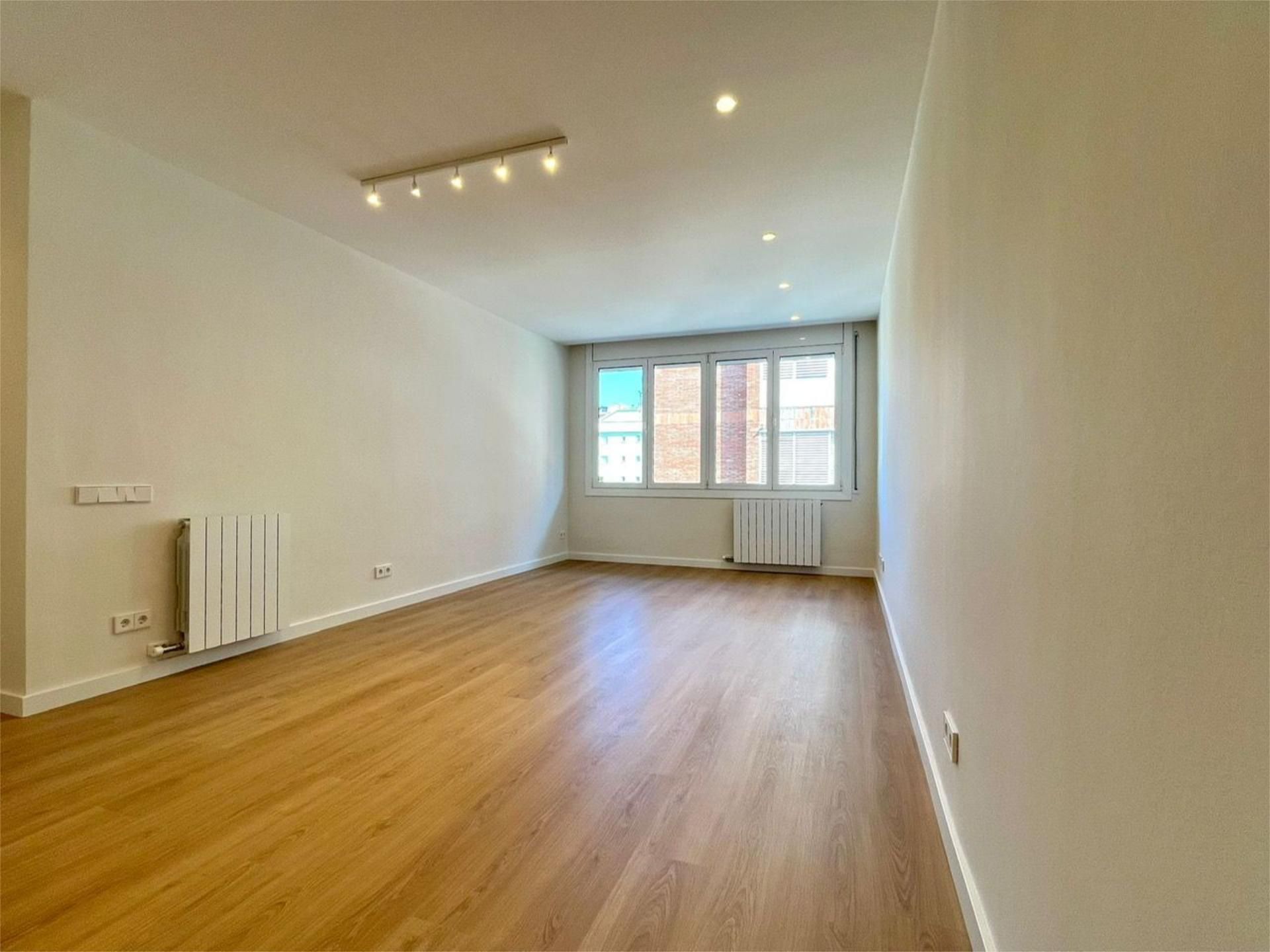 Living room of Flat for sale in  Barcelona Capital  with Air Conditioner