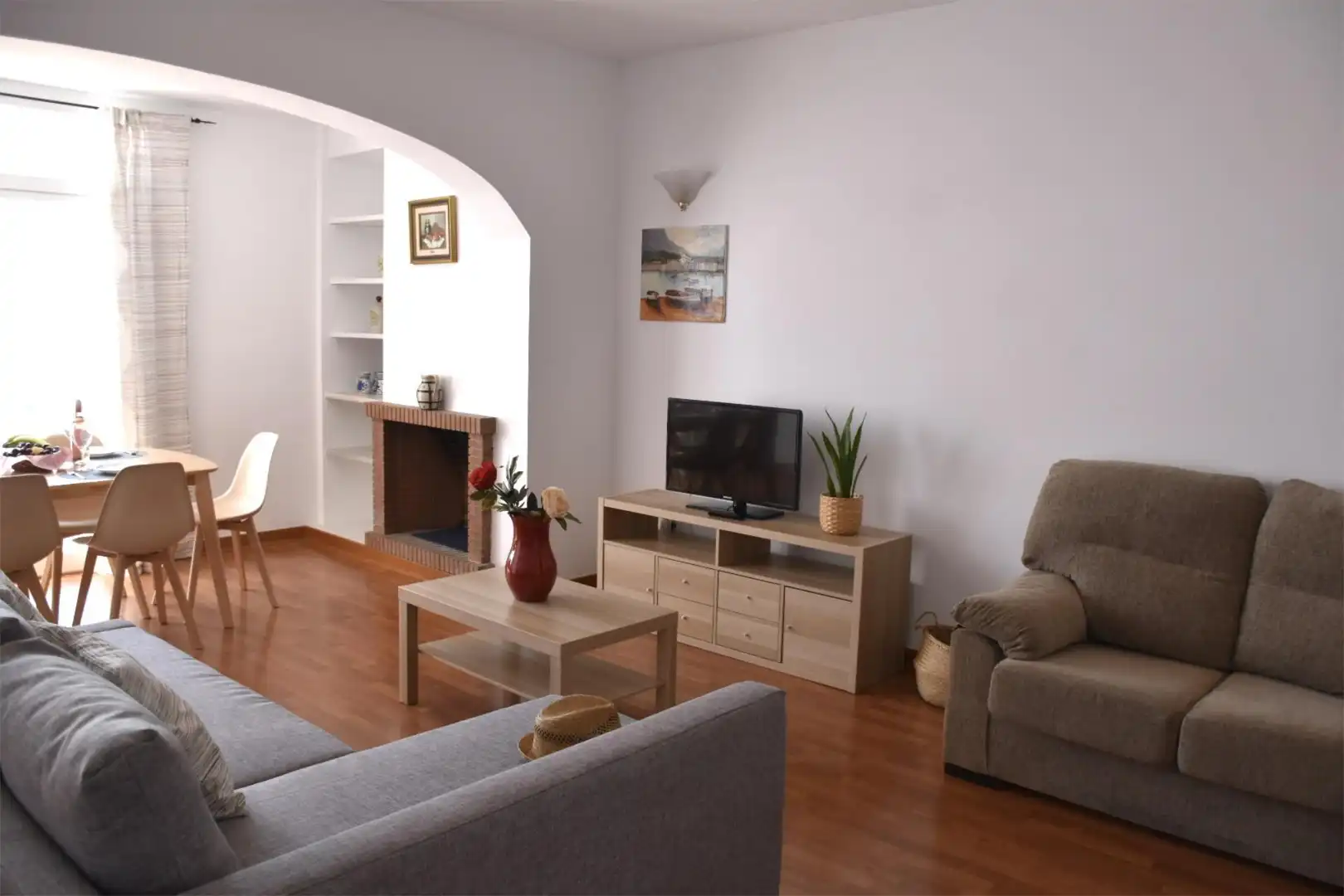 Sala de estar de Piso de alquiler en Nerja con Aire acondicionado, Calefacción y Jardín privado