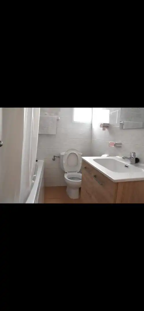 Baño de Piso de alquiler en Nerja con Aire acondicionado, Calefacción y Jardín privado