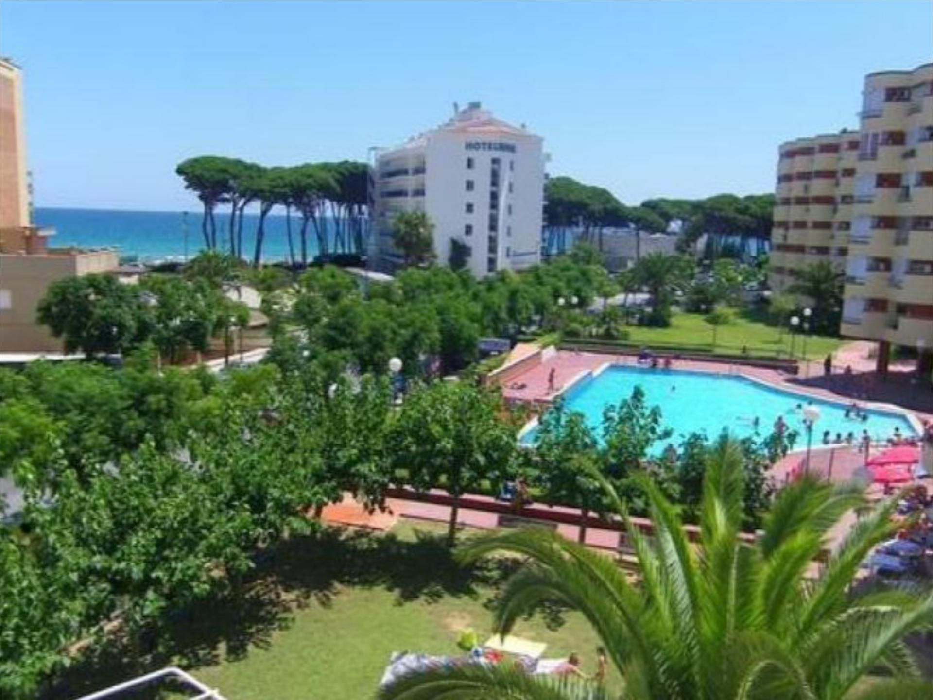 Swimming pool of Study to rent in Vila-seca  with Air Conditioner, Heating and Private garden