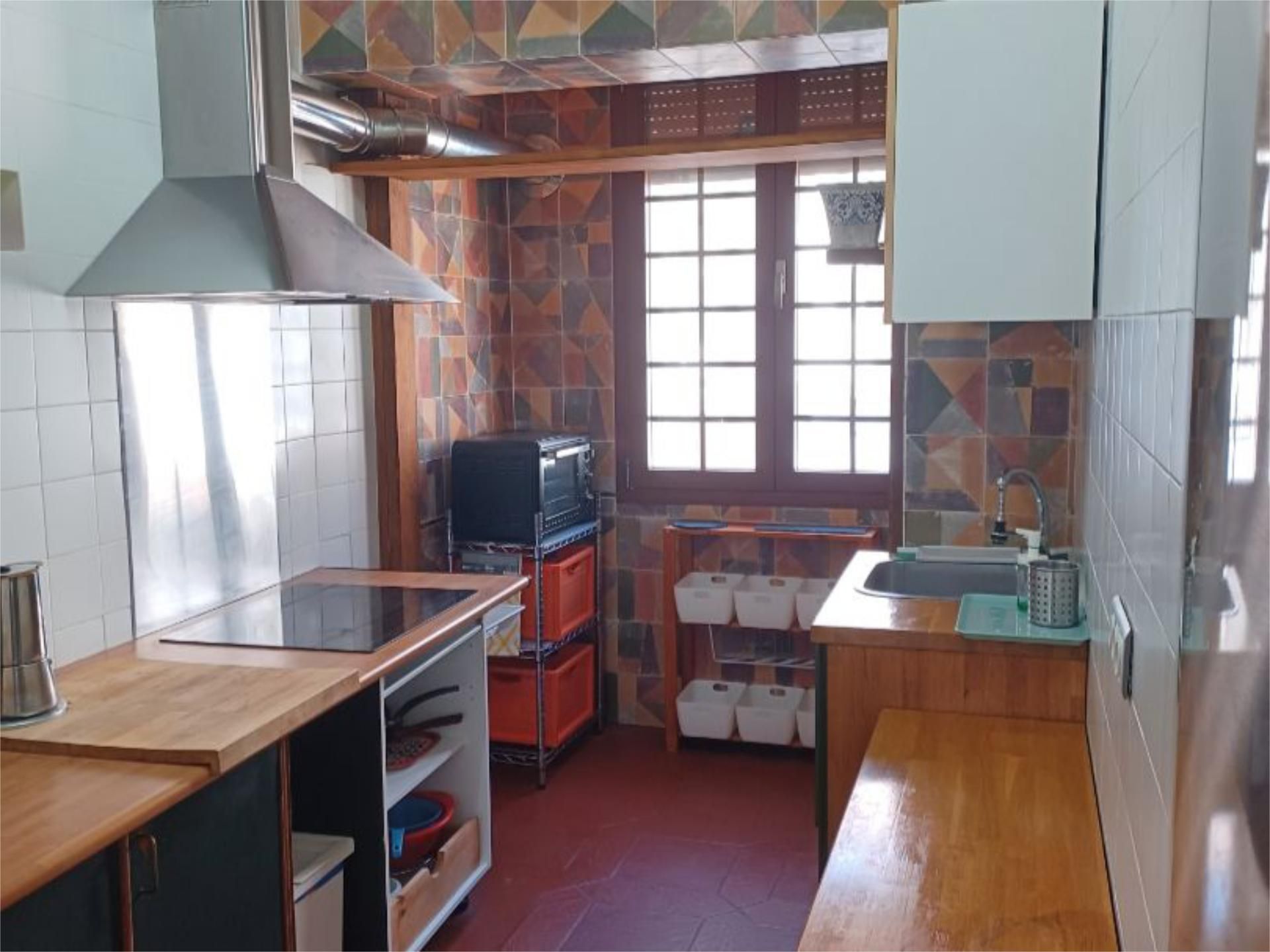 Kitchen of Flat to share in Salamanca Capital  with Heating, Storage room and Furnished