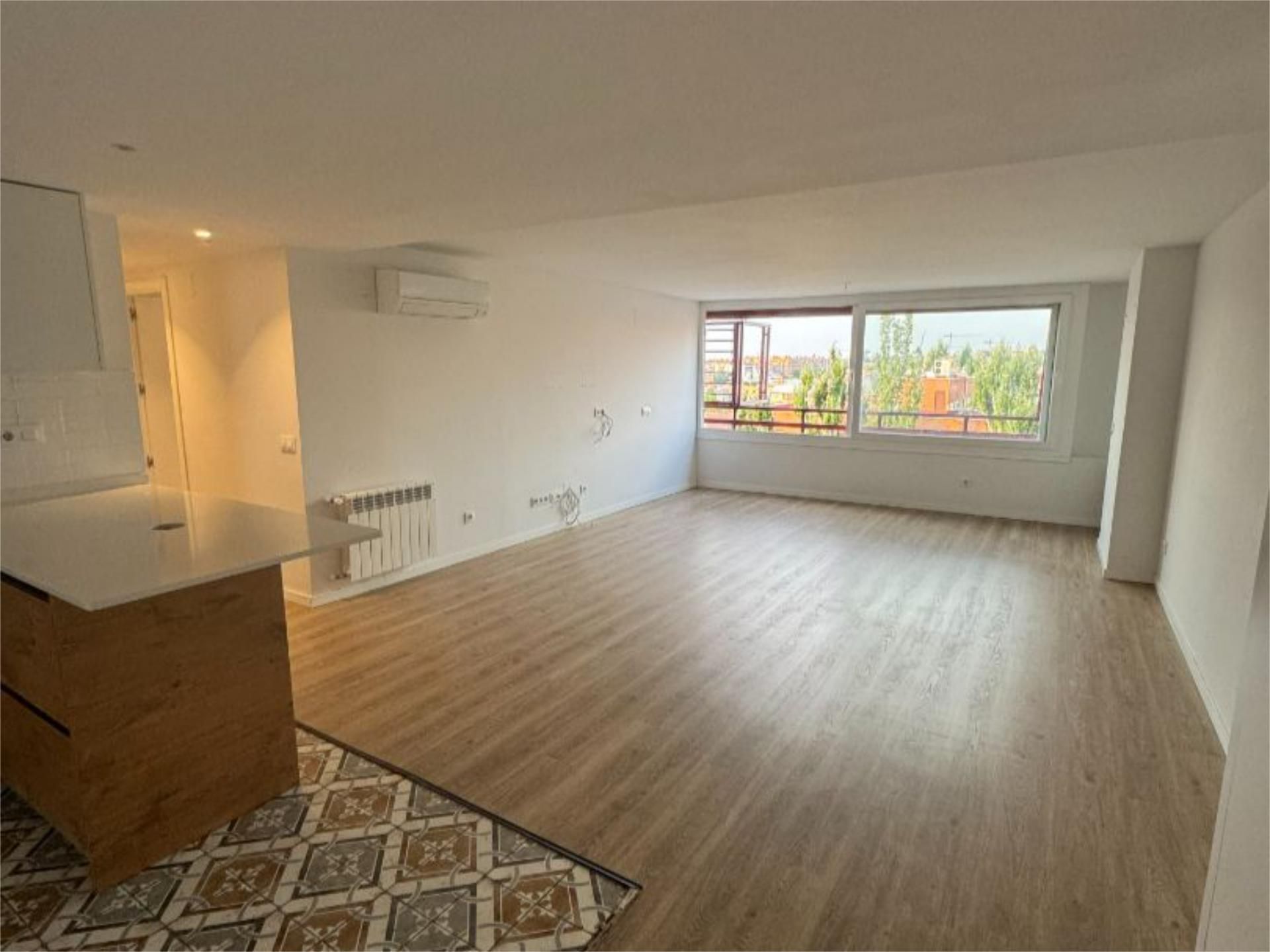 Living room of Flat to rent in  Madrid Capital  with Air Conditioner and Swimming Pool
