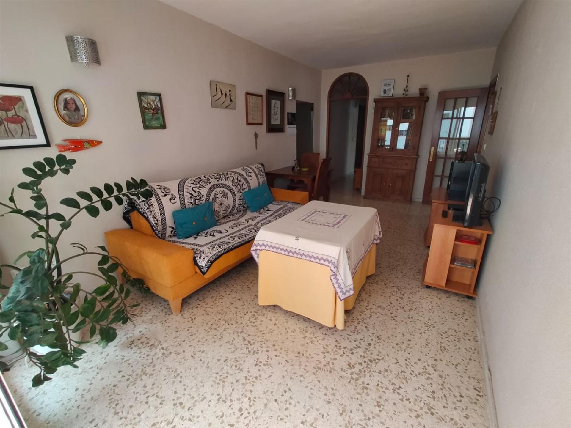 Sala d'estar de Pis de lloguer en Rincón de la Victoria amb Terrassa, Traster i Moblat